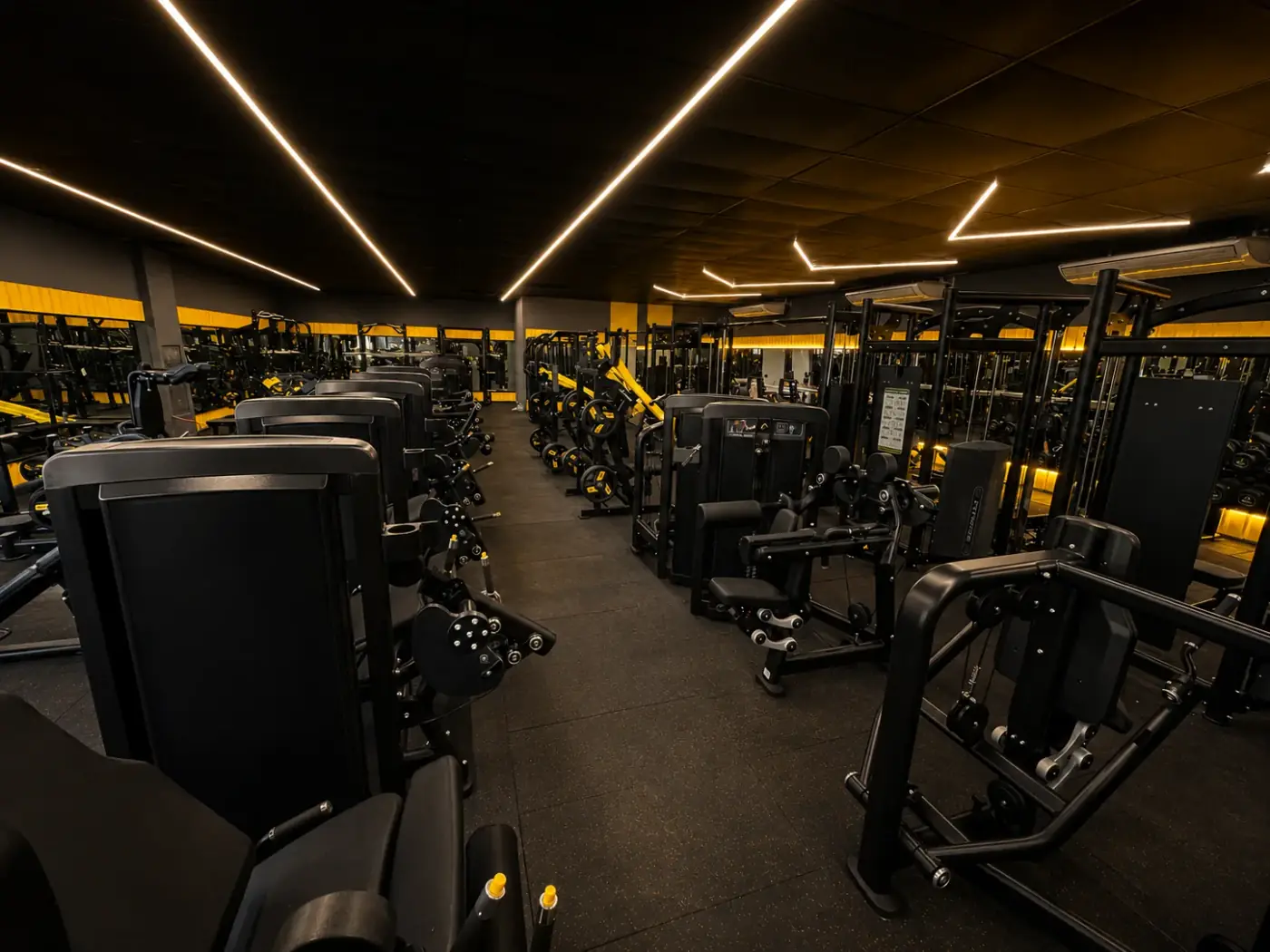 Área de musculação da unidade Loud Fit Ipiranga SP